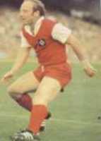 Uwe Seeler. Er war Torschützenkönig der ersten Saison, insgesamt schoß er 137 Bundesliagtore: Der Hamburger war das Idol jener Jahre.